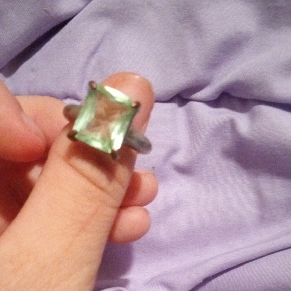 Elegant Silver Green Gemstone Ring
